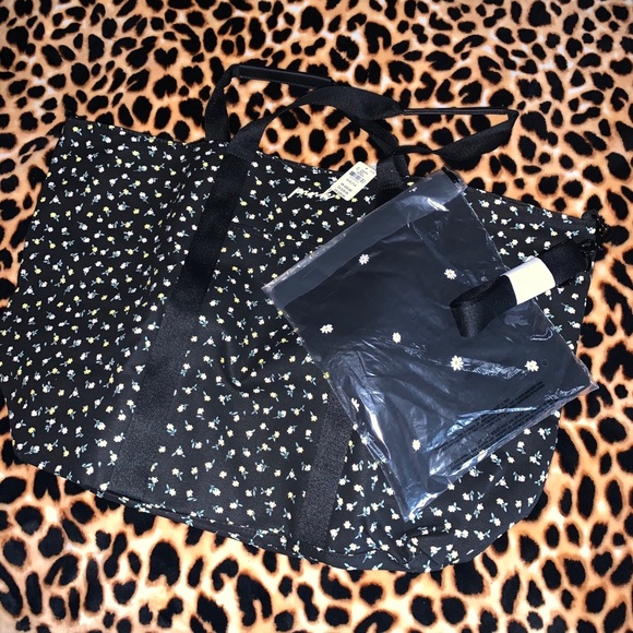 PINK Victoria's Secret Handbags - Victoria's Secret Weekender Bag / Tee Size XL NWT